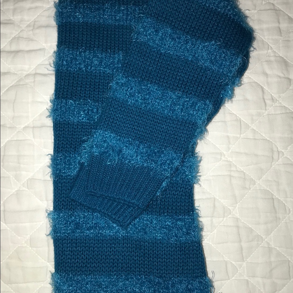 Women’s fuzzy sweater - Picture 9 of 9